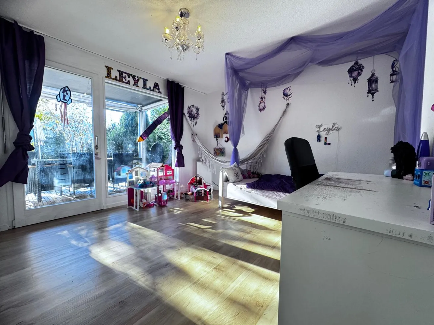 Semi-Detached House in Sunny Hillside Location with Great Views and Two Parking Spaces - Photo 17 of 27