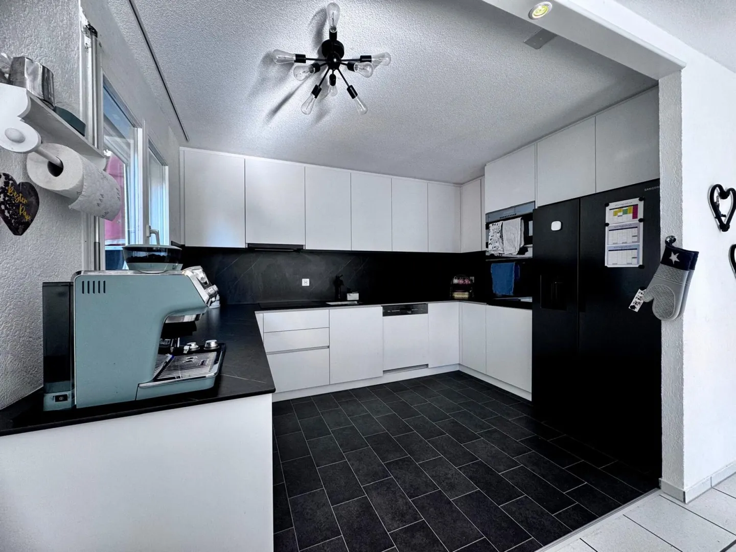 Semi-Detached House in Sunny Hillside Location with Great Views and Two Parking Spaces - Photo 11 of 27