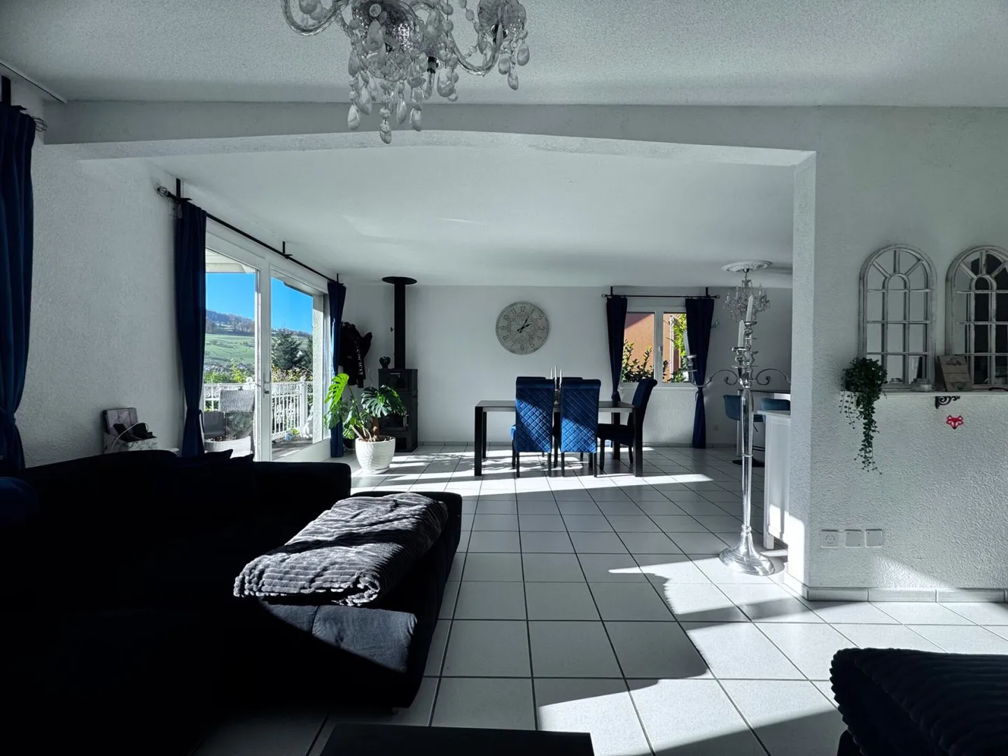 Semi-Detached House in Sunny Hillside Location with Great Views and Two Parking Spaces - Photo 13 of 27