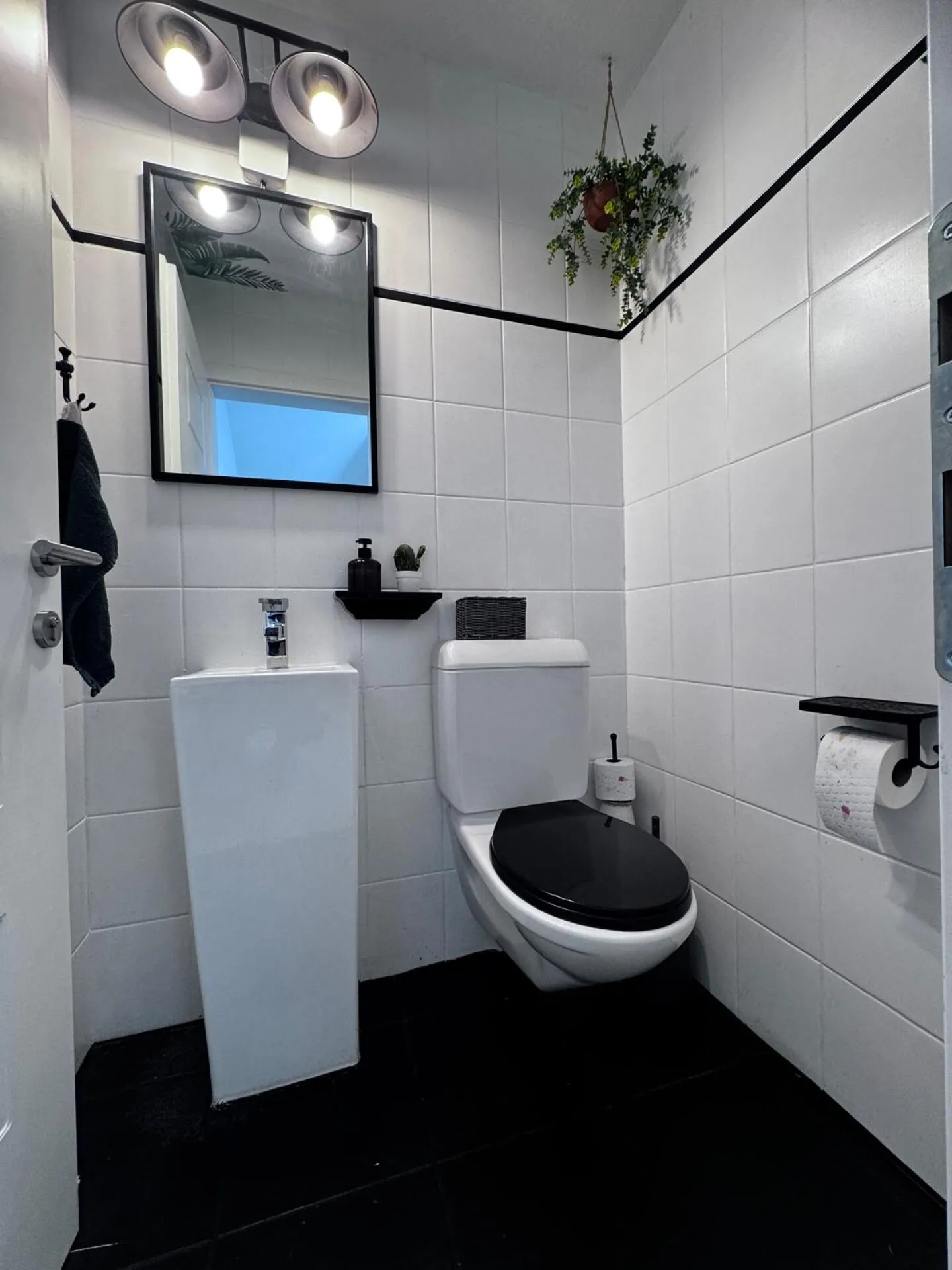 Semi-Detached House in Sunny Hillside Location with Great Views and Two Parking Spaces - Photo 14 of 27