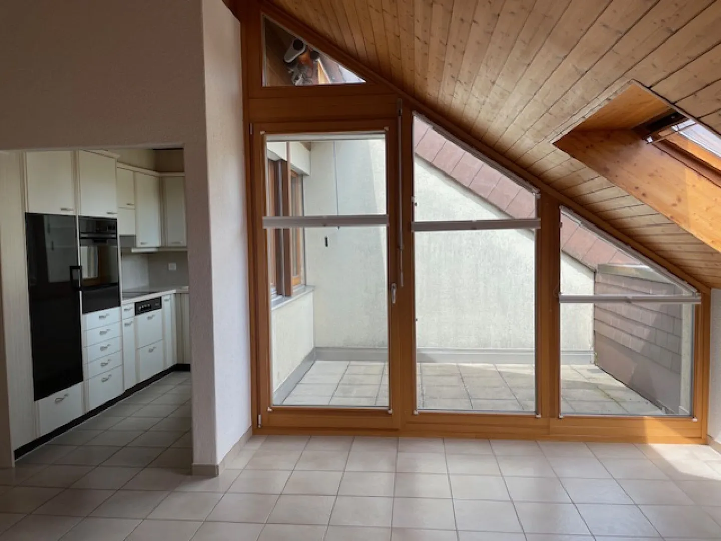 Appartement sous les combles de 2,5 pièces - Photo 2 sur 20