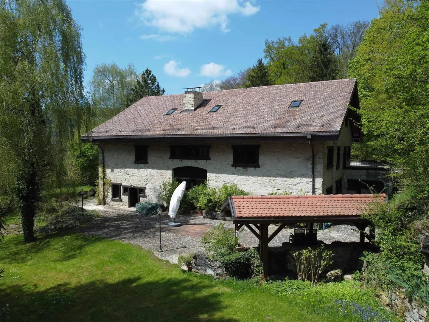 Occasione rara! Casa di campagna ai piedi del castello di Attalens - Foto 2 di 13