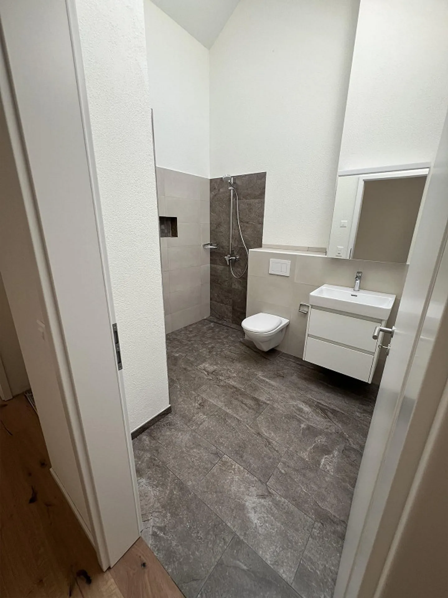 Neue Wohnung in Uznach - Foto 2 von 9