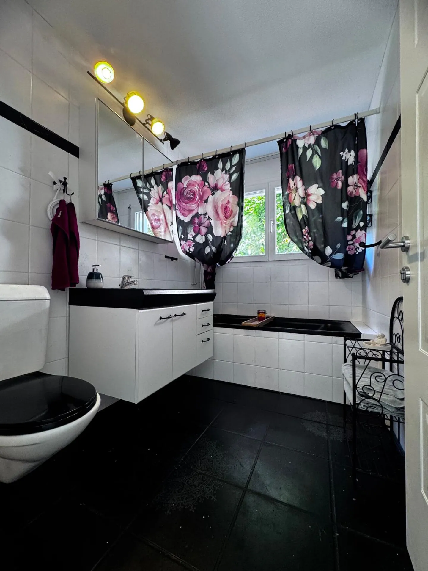 Semi-Detached House in Sunny Hillside Location with Great Views and Two Parking Spaces - Photo 19 of 27