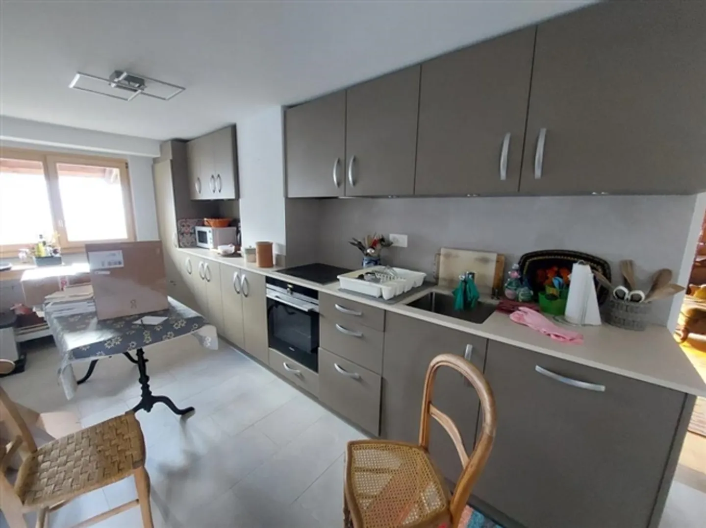 Appartamento affascinante, parzialmente ristrutturato nel cuore del villaggio di Lens - Foto 2 di 6