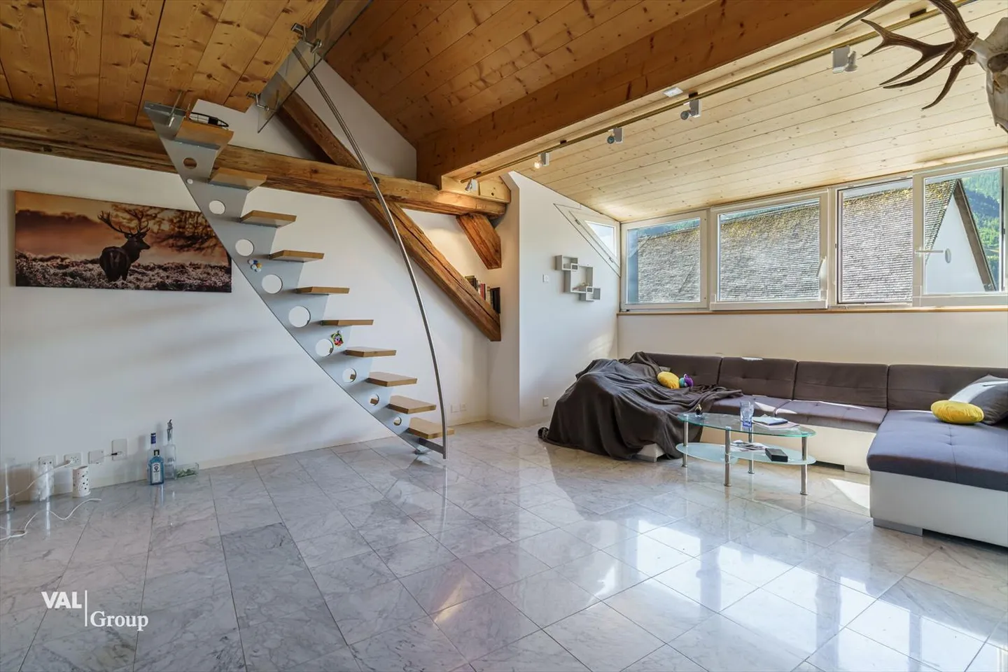 Attico attraente con galleria e finiture di alta qualità - Foto 2 di 13