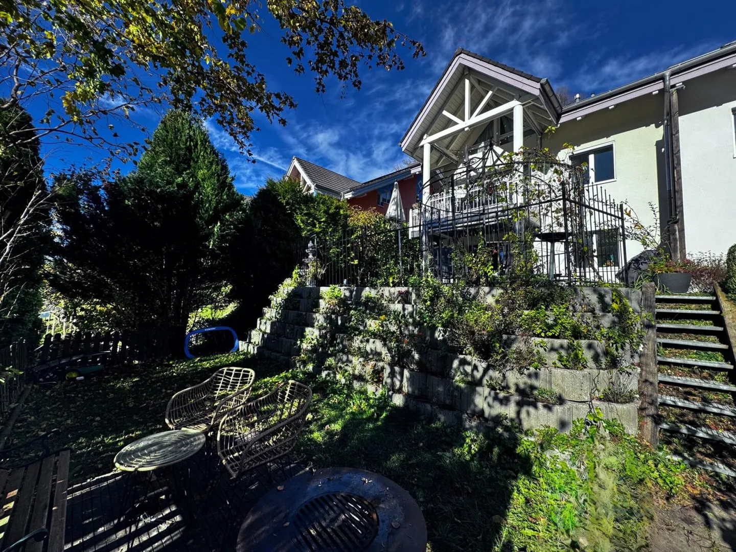 Semi-Detached House in Sunny Hillside Location with Great Views and Two Parking Spaces - Photo 22 of 27