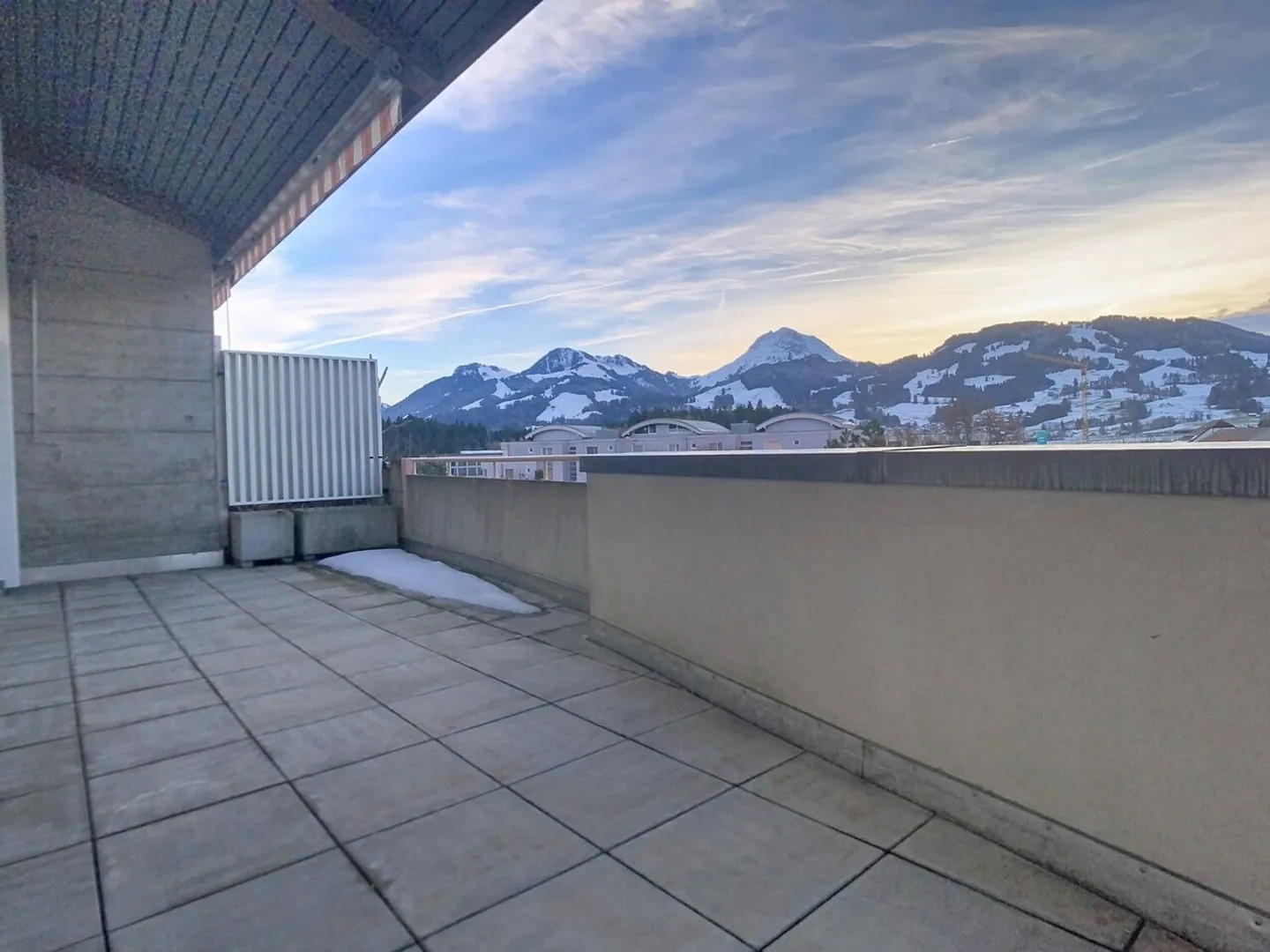 Penthouse exceptionnel, entièrement rénové - Photo 1 sur 12