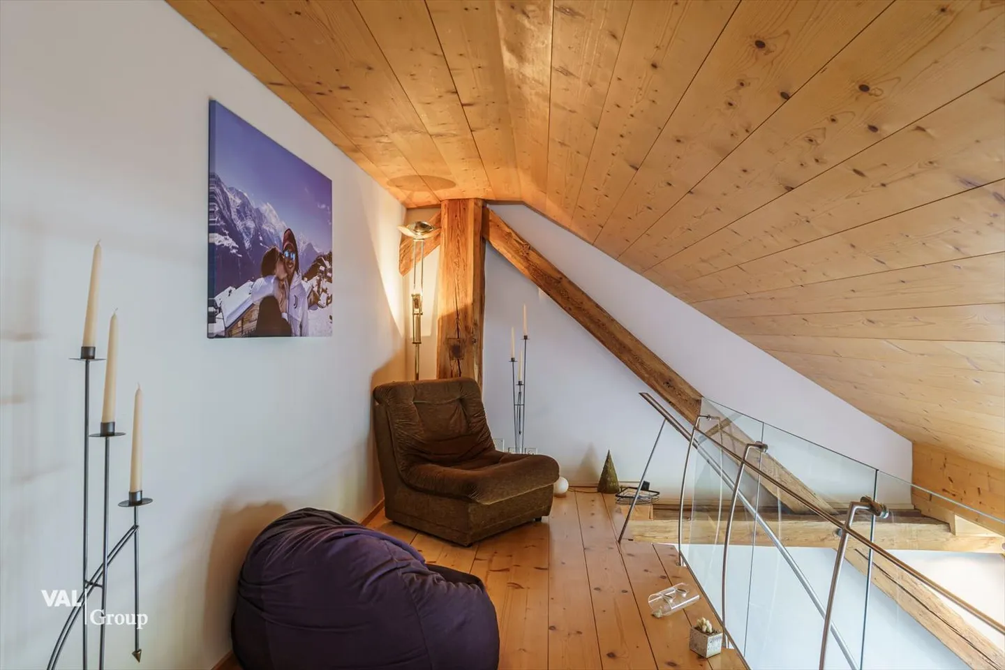 Attico attraente con galleria e finiture di alta qualità - Foto 9 di 13