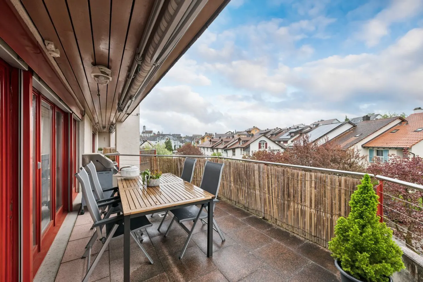 Attico luminoso di 6,5 stanze a Henggart con terrazza moderna - Foto 3 di 11