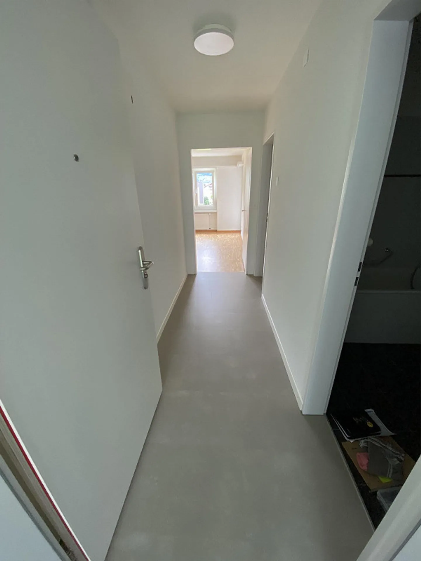 Appartement 2.5 pièces confortable près du centre et du NTB - Photo 2 sur 16