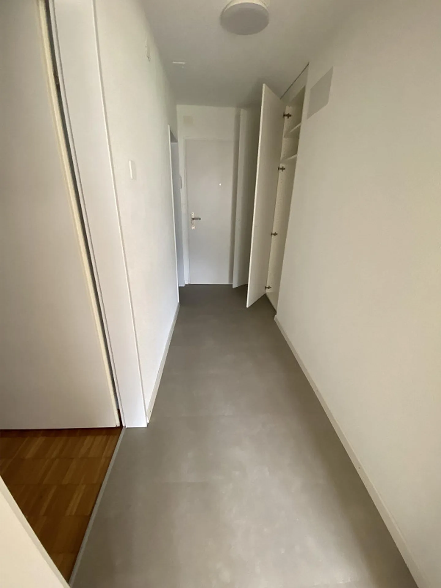 Appartement 2.5 pièces confortable près du centre et du NTB - Photo 3 sur 16