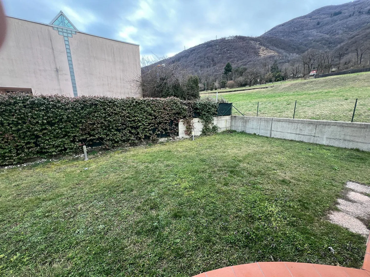 Charmantes Einfamilienhaus mit Garten - Foto 3 von 13