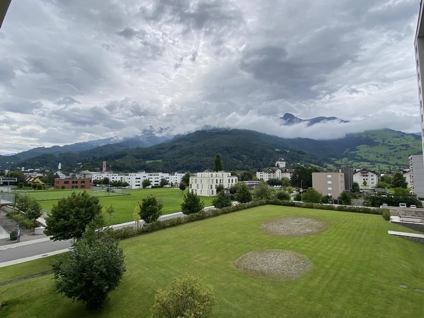 Appartement 2.5 pièces confortable près du centre et du NTB - Photo 16 sur 16