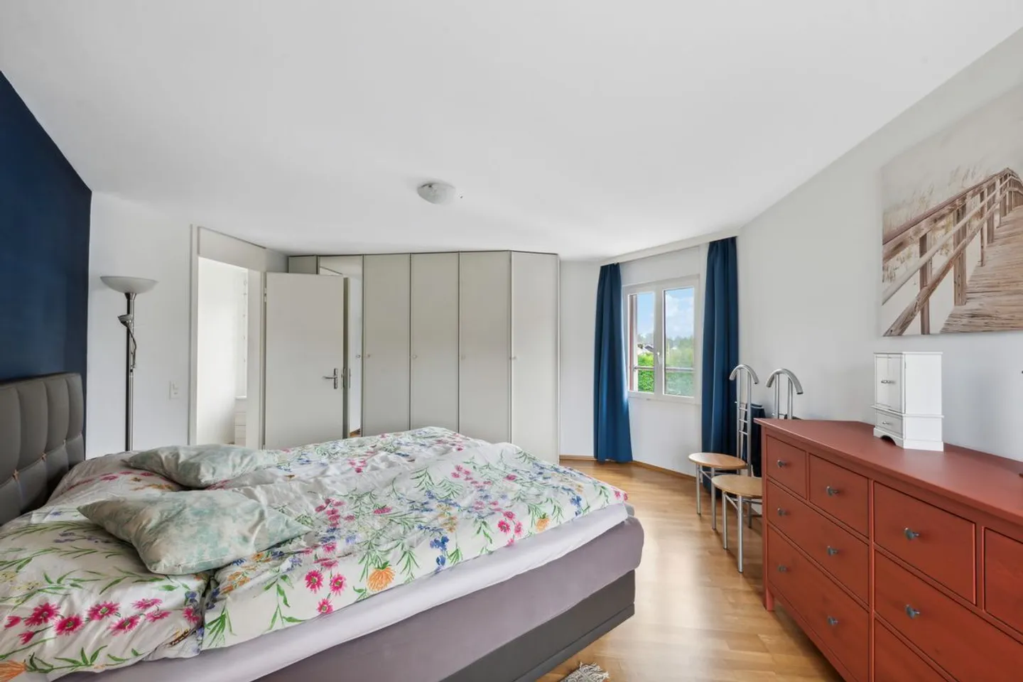 Attico luminoso di 6,5 stanze a Henggart con terrazza moderna - Foto 7 di 11