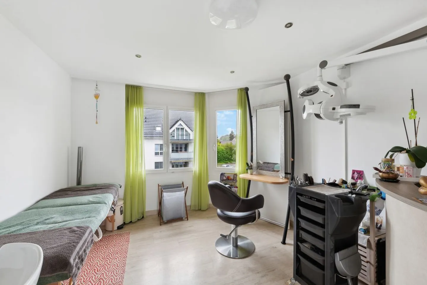 Attico luminoso di 6,5 stanze a Henggart con terrazza moderna - Foto 9 di 11