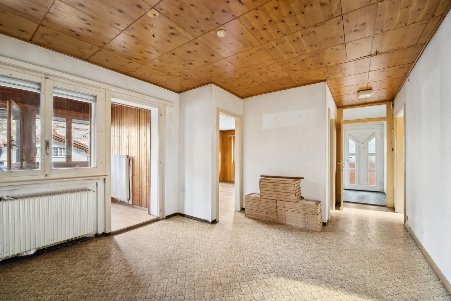 Casa bifamiliare con molto potenziale (di ampliamento) in posizione soleggiata a Leuk - Foto 3 di 16