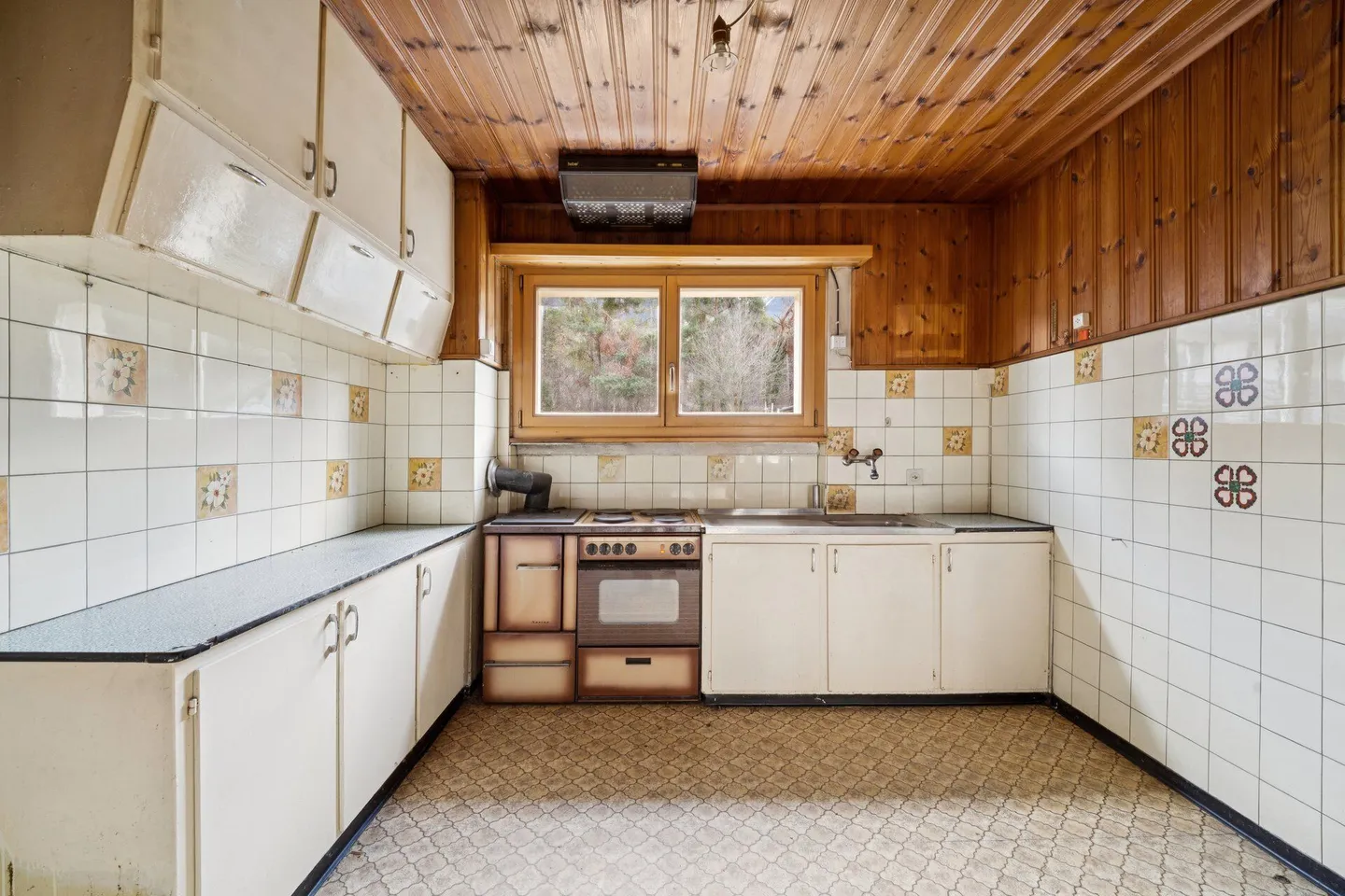 Casa bifamiliare con molto potenziale (di ampliamento) in posizione soleggiata a Leuk - Foto 5 di 16