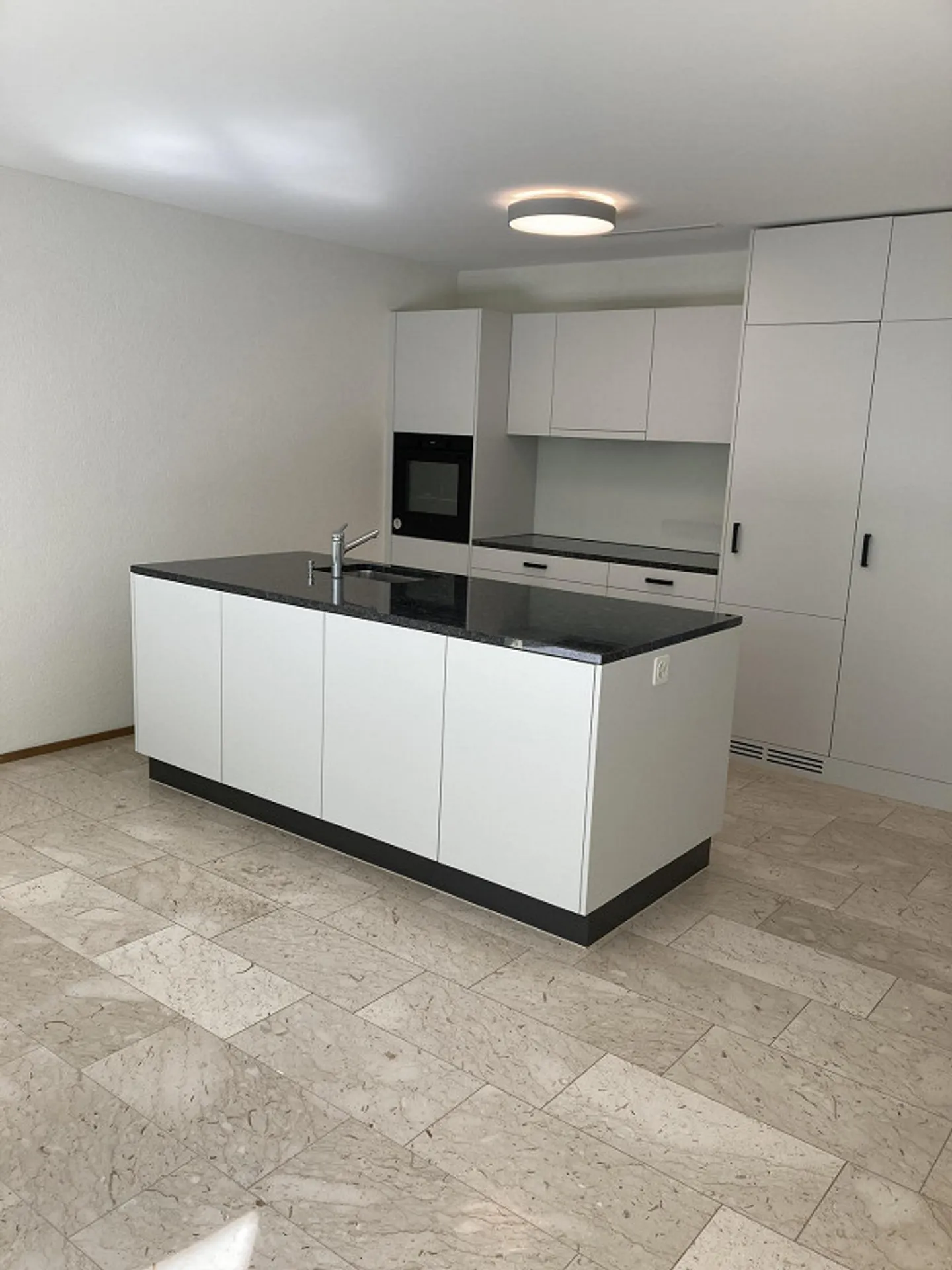 Appartement 4.5 pièces au rez-de-chaussée - Photo 2 sur 9