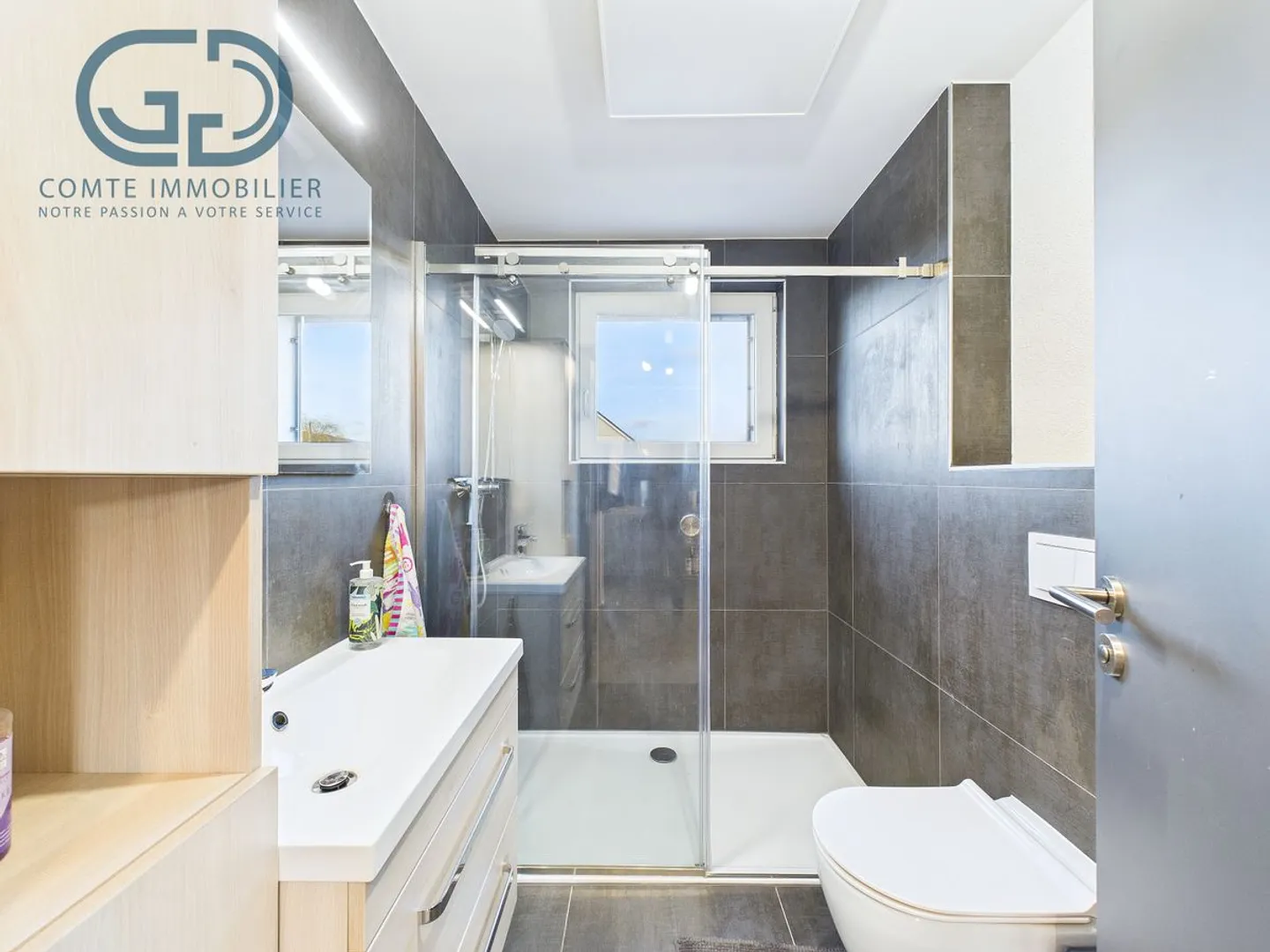 Renovated semi-detached villa with 7 rooms - Photo 9 of 13