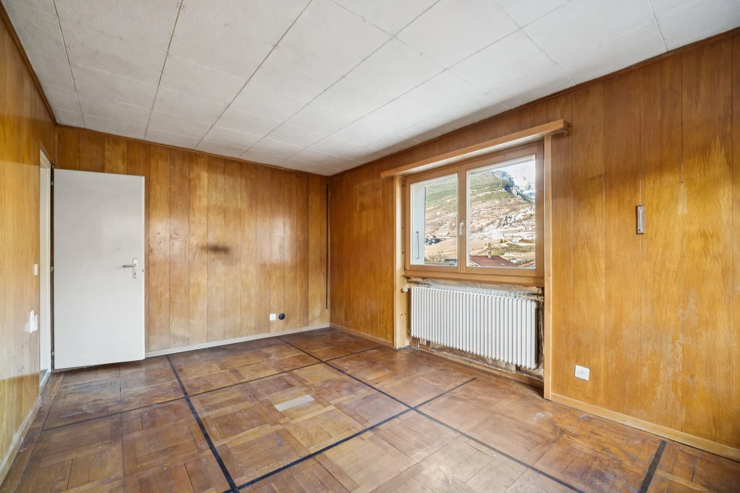 Casa bifamiliare con molto potenziale (di ampliamento) in posizione soleggiata a Leuk - Foto 8 di 16