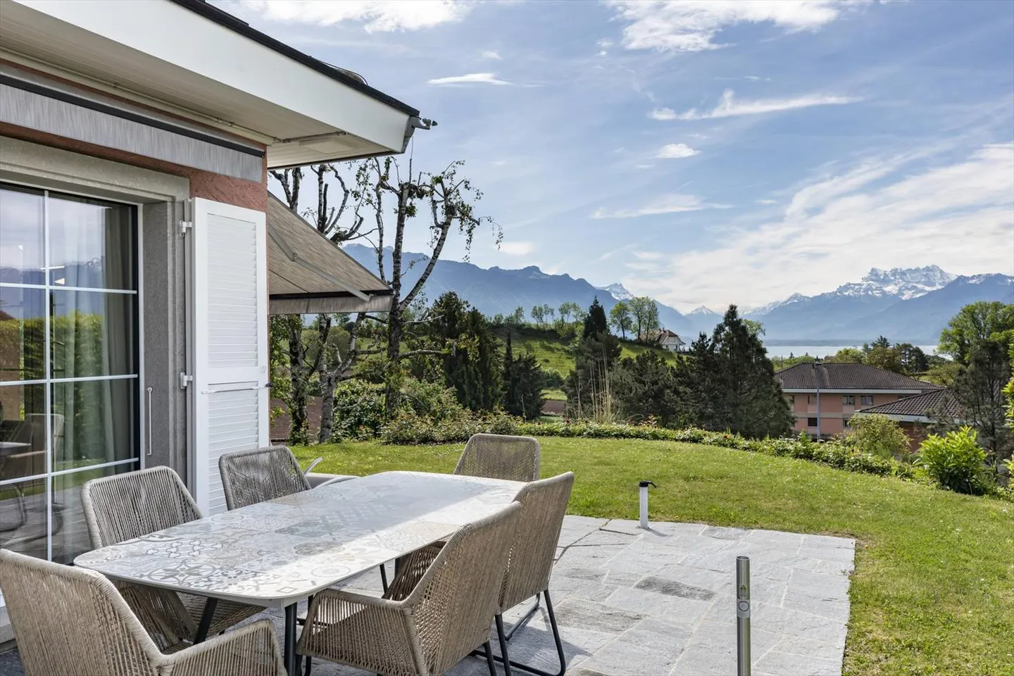 Superbe villa individuelle avec magnifique vue sur le lac et les Alpes ! - Photo 3 sur 13