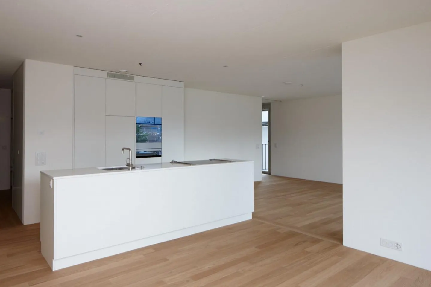 Modern 2.5-room apartment with stunning views in Domat/Ems - Photo 1 of 6