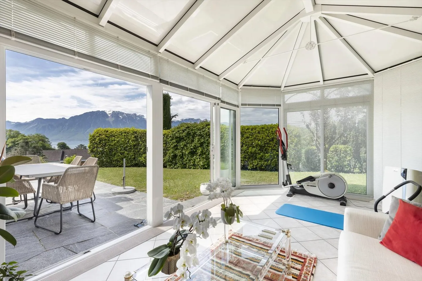 Superbe villa individuelle avec magnifique vue sur le lac et les Alpes ! - Photo 6 sur 13