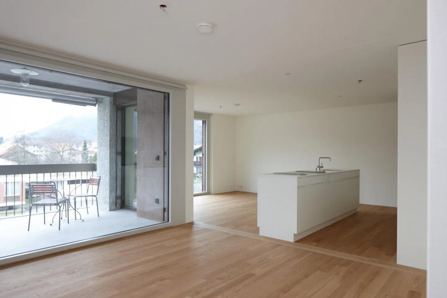 Modern 2.5-room apartment with stunning views in Domat/Ems - Photo 5 of 6