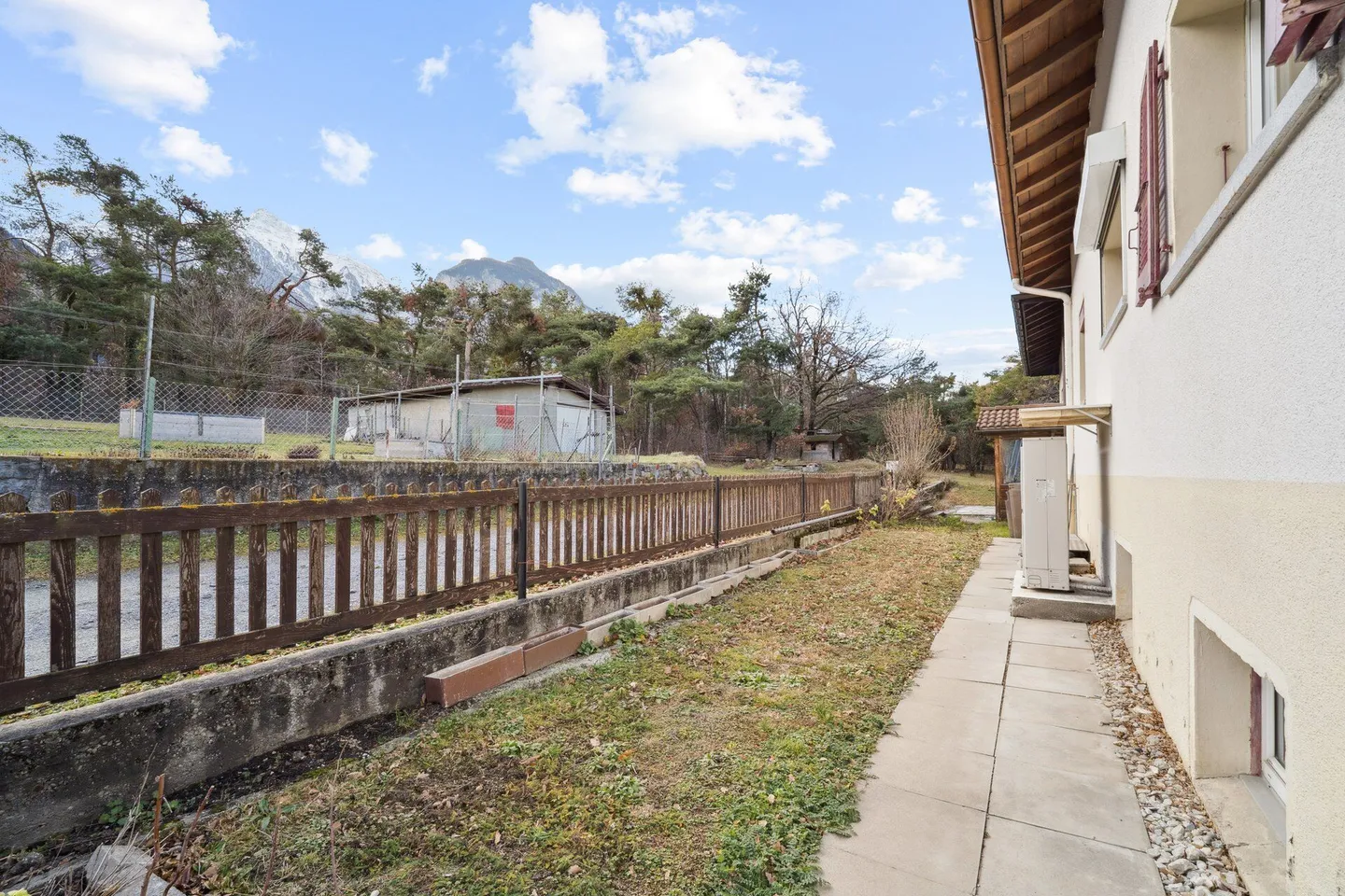 Casa bifamiliare con molto potenziale (di ampliamento) in posizione soleggiata a Leuk - Foto 16 di 16