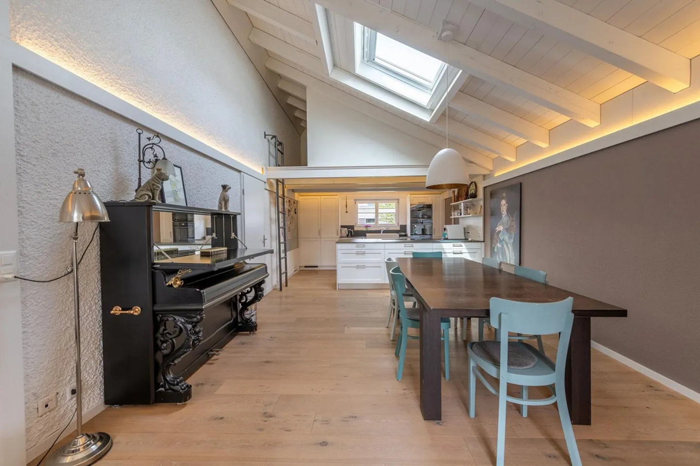 Modern house with flexible space and possible annex - Photo 7 of 13