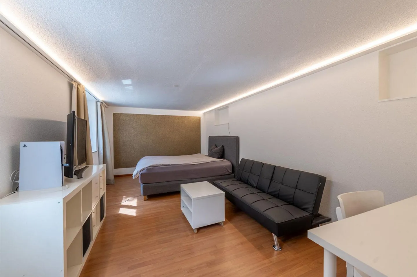 Modern house with flexible space and possible annex - Photo 10 of 13
