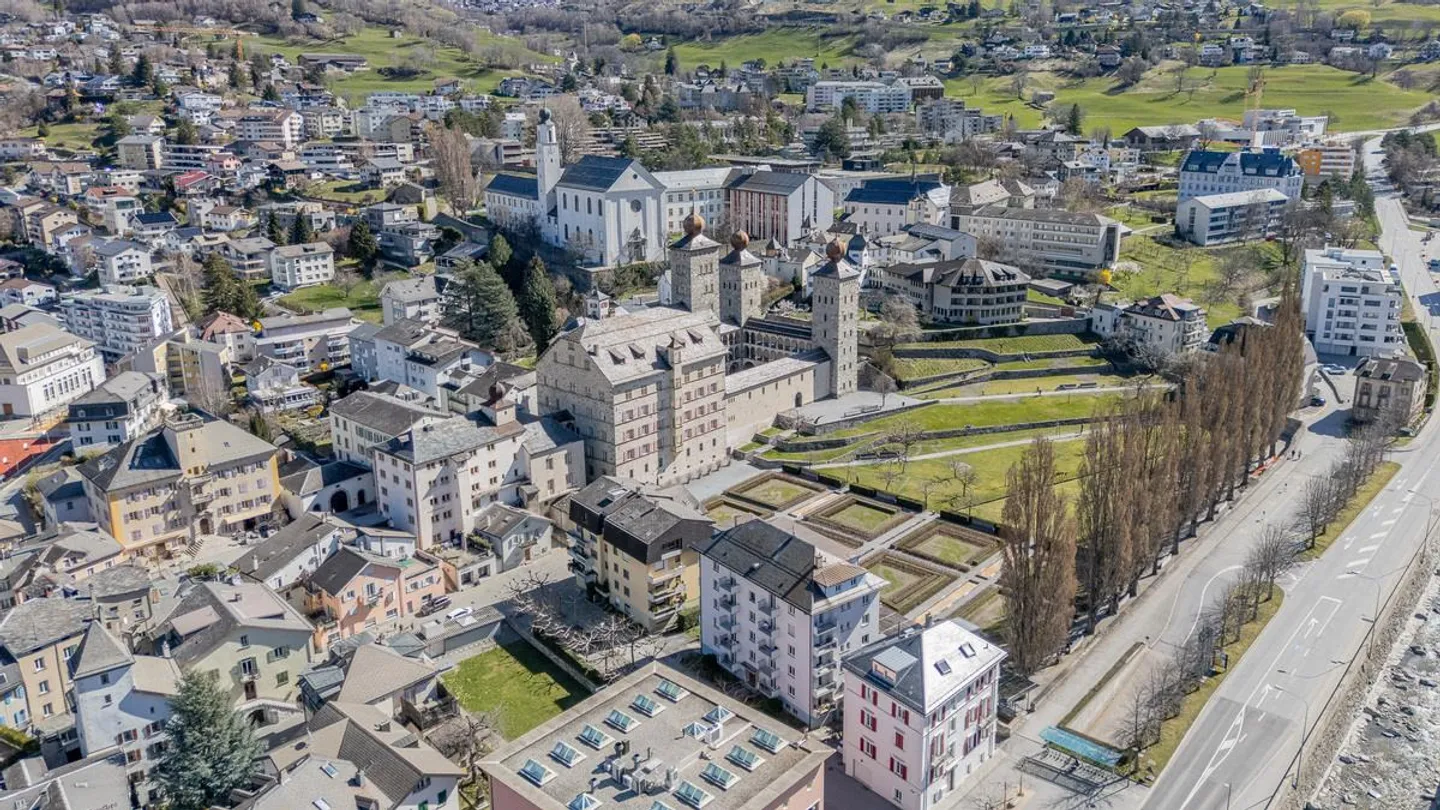 Spazio ufficio con appartamento monolocale in una posizione privilegiata a Brig - Foto 8 di 13