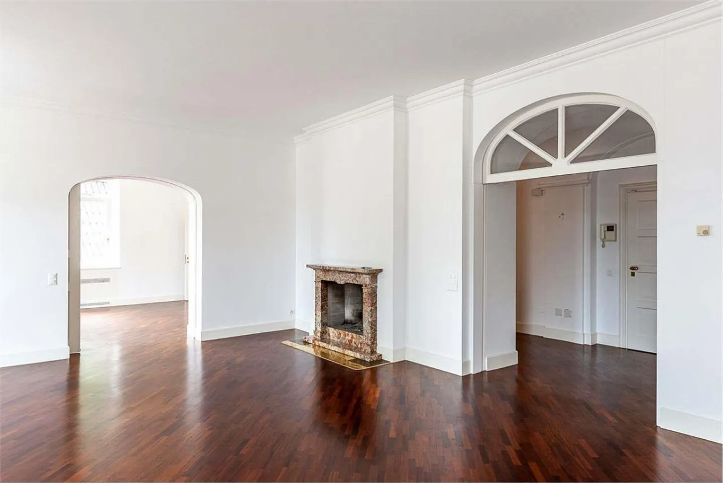Valuable 4.5-room apartment with lake view in Lugano city center - Photo 3 of 4