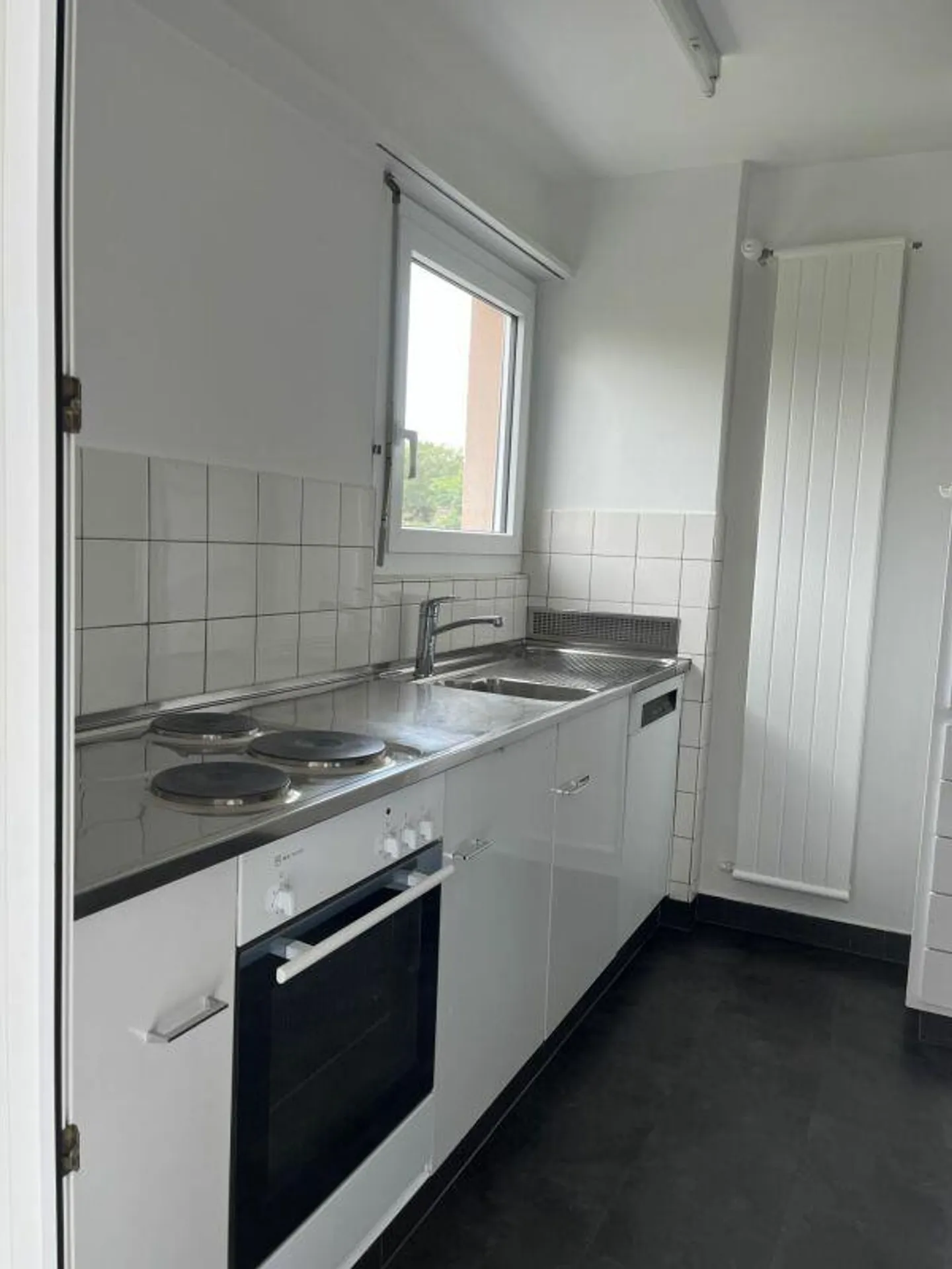 Appartamento di 4 stanze appena ristrutturato al 1° piano - Foto 2 di 13