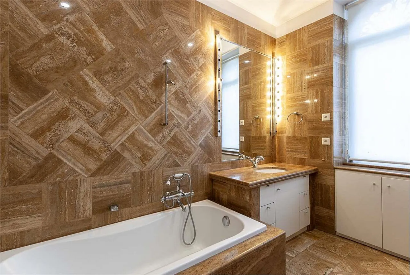 Valuable 4.5-room apartment with lake view in Lugano city center - Photo 4 of 4