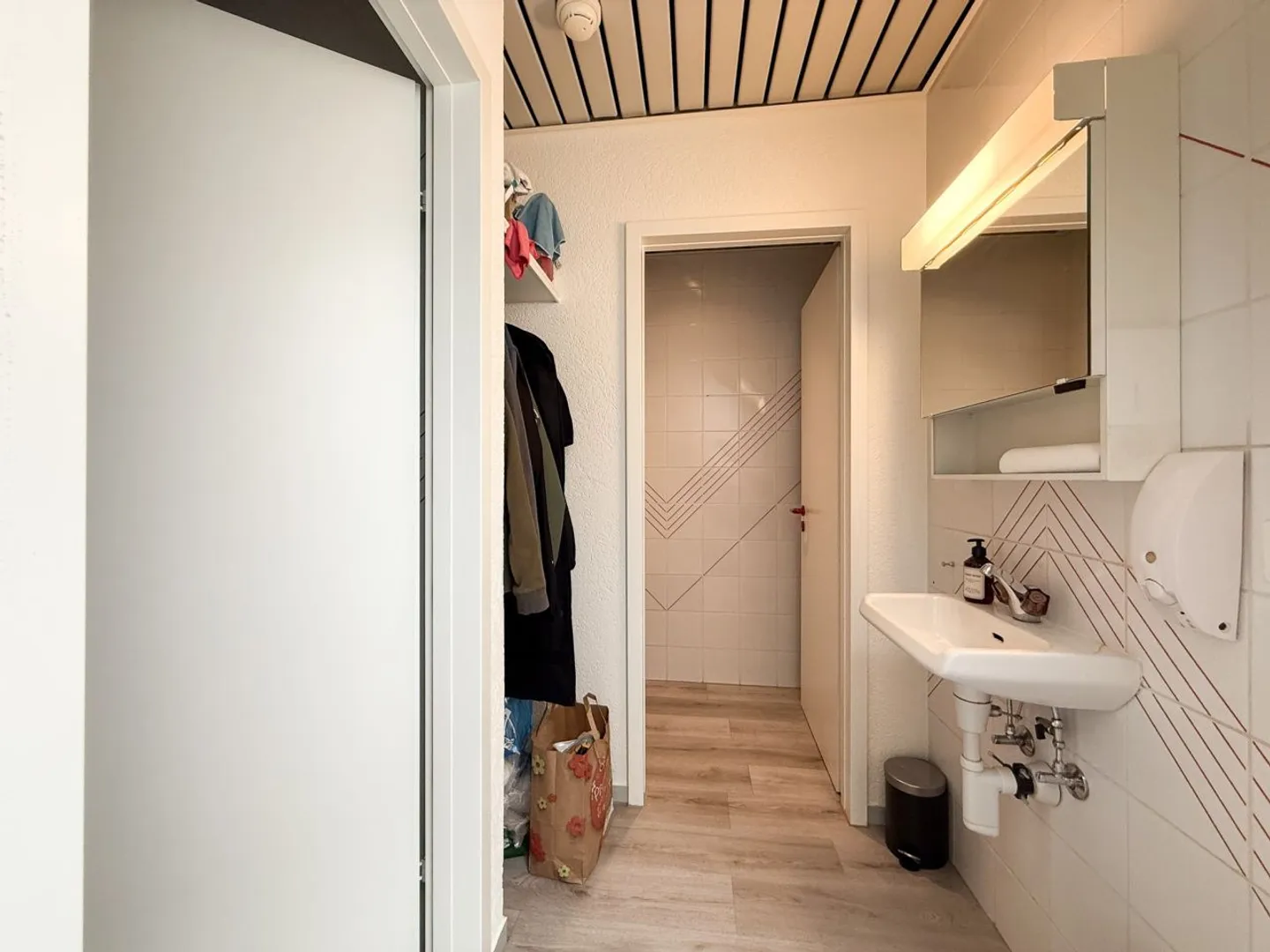 3 first rents offered - Office in Nyon - Terrace - Lake view - Photo 3 of 5