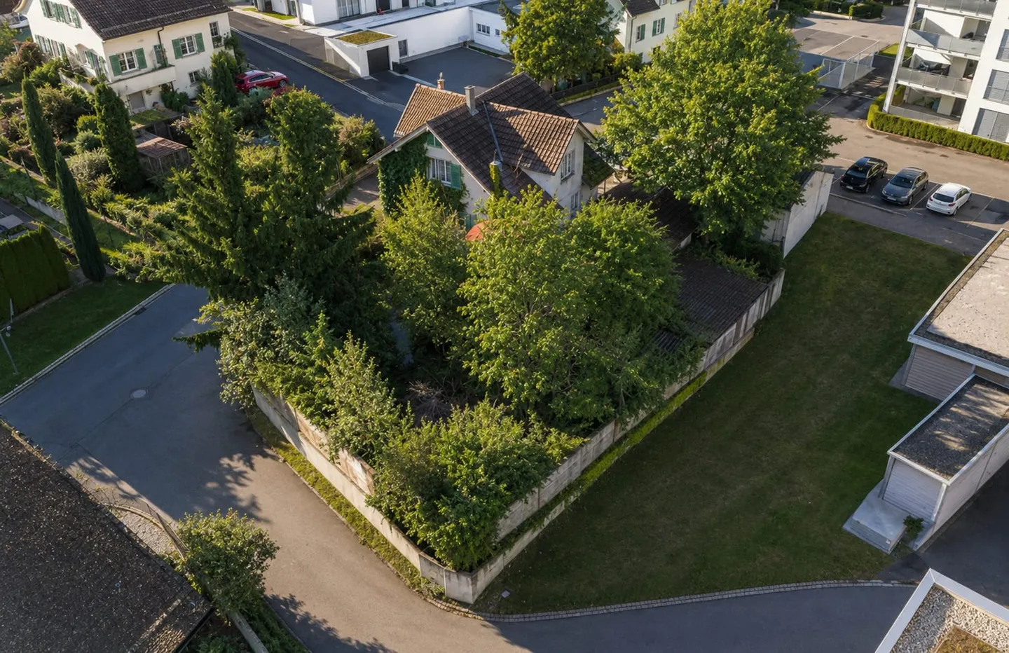 Entwicklungsgrundstück mit Haus - Foto 1 von 2
