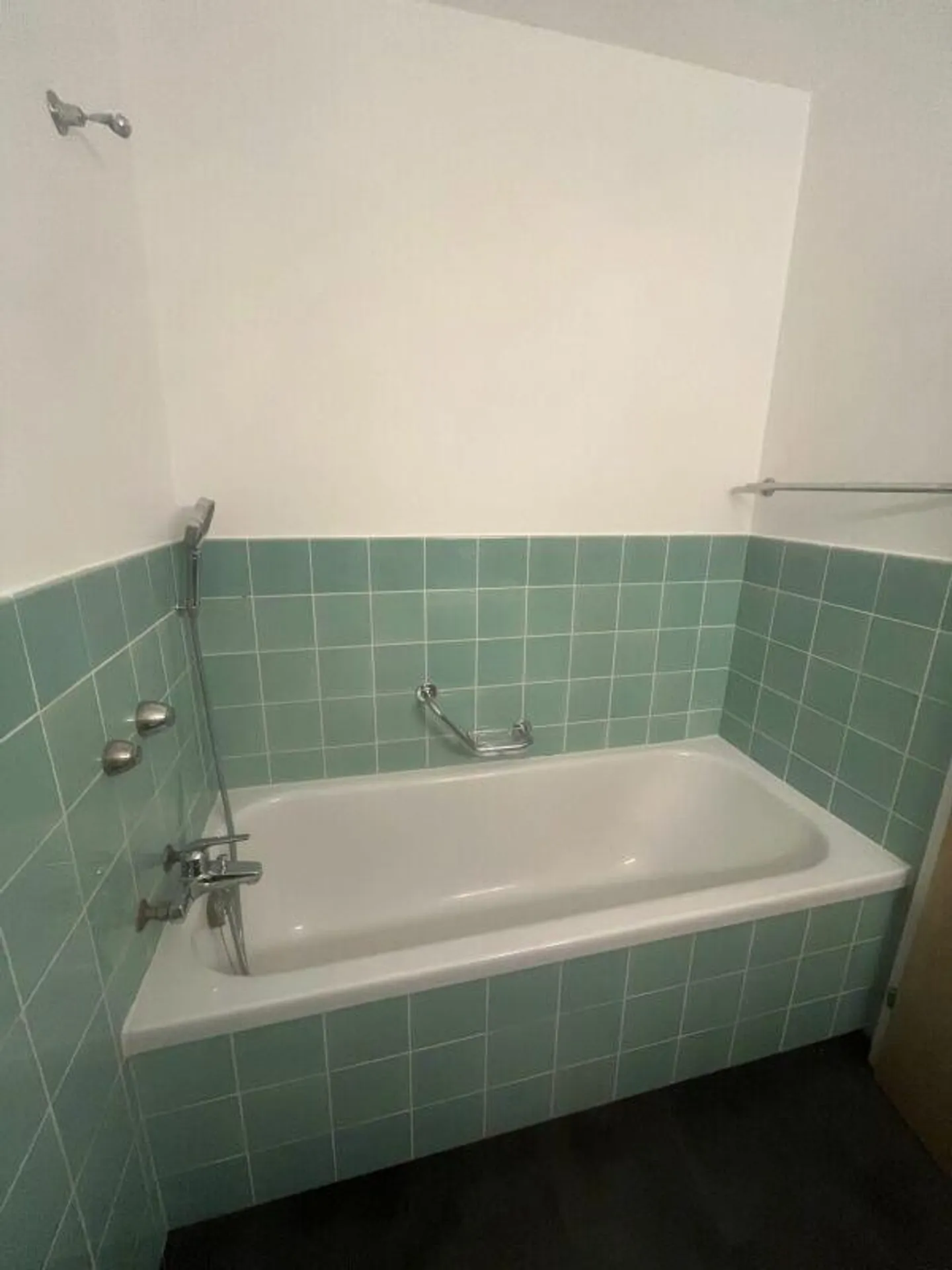 Appartamento di 4 stanze appena ristrutturato al 1° piano - Foto 11 di 13