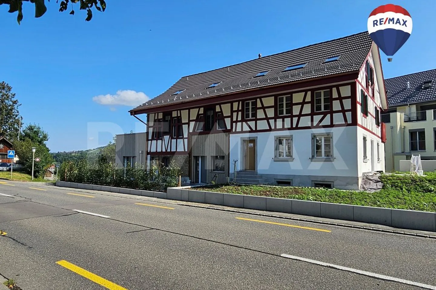 5.5-room condominium in the new construction project "Smiledörfli Wydum Rorbas" - House 8 - Photo 1 of 13