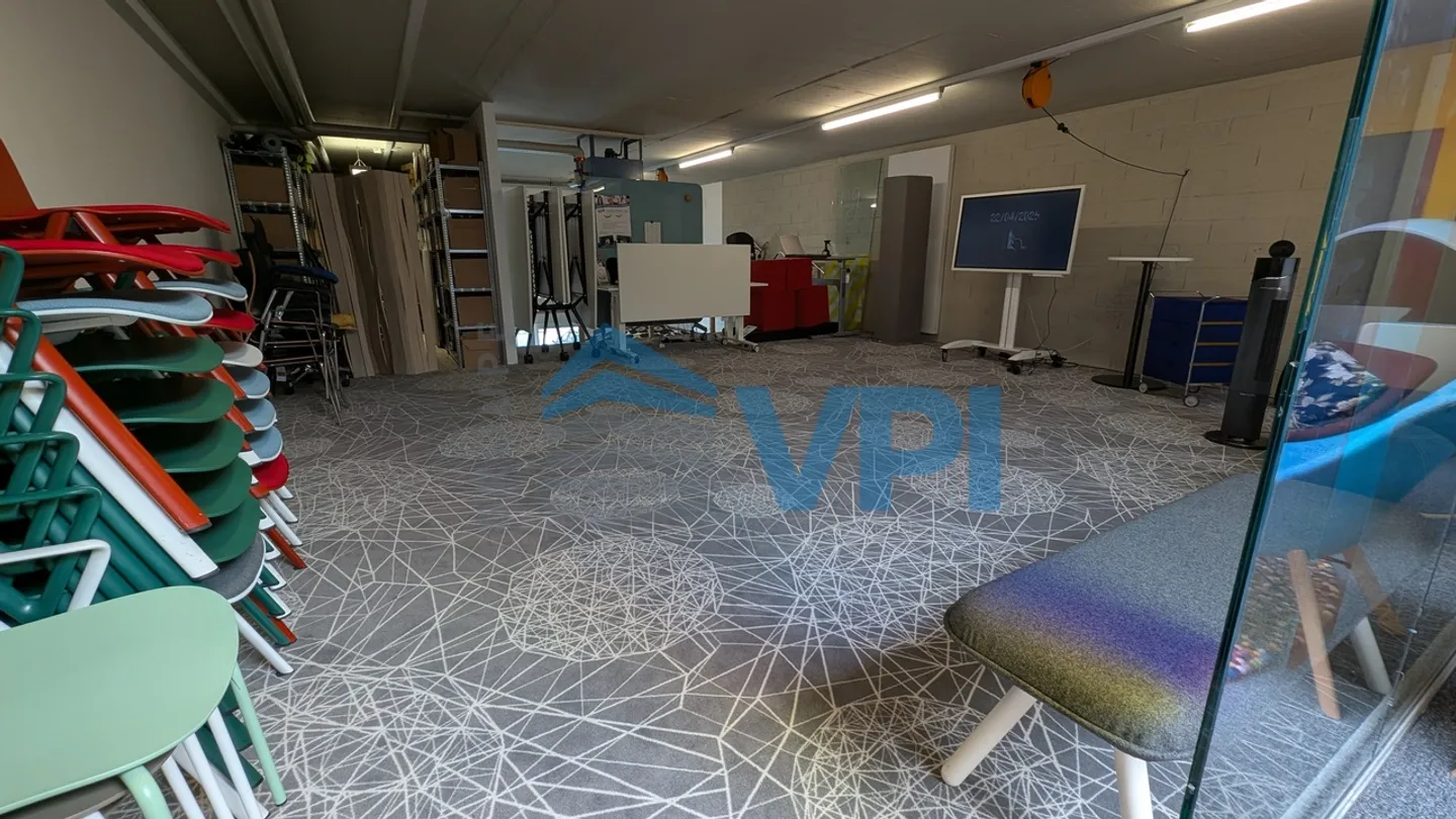Mont-sur-Lausanne - Beautiful office of 486m2 with unloading dock - Photo 11 of 17