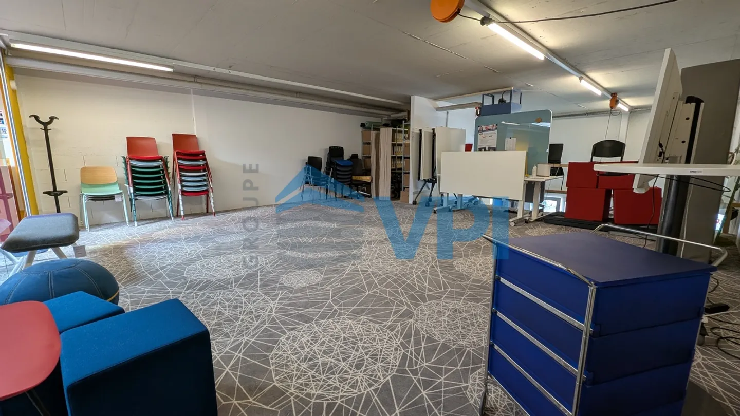 Mont-sur-Lausanne - Beautiful office of 486m2 with unloading dock - Photo 12 of 17