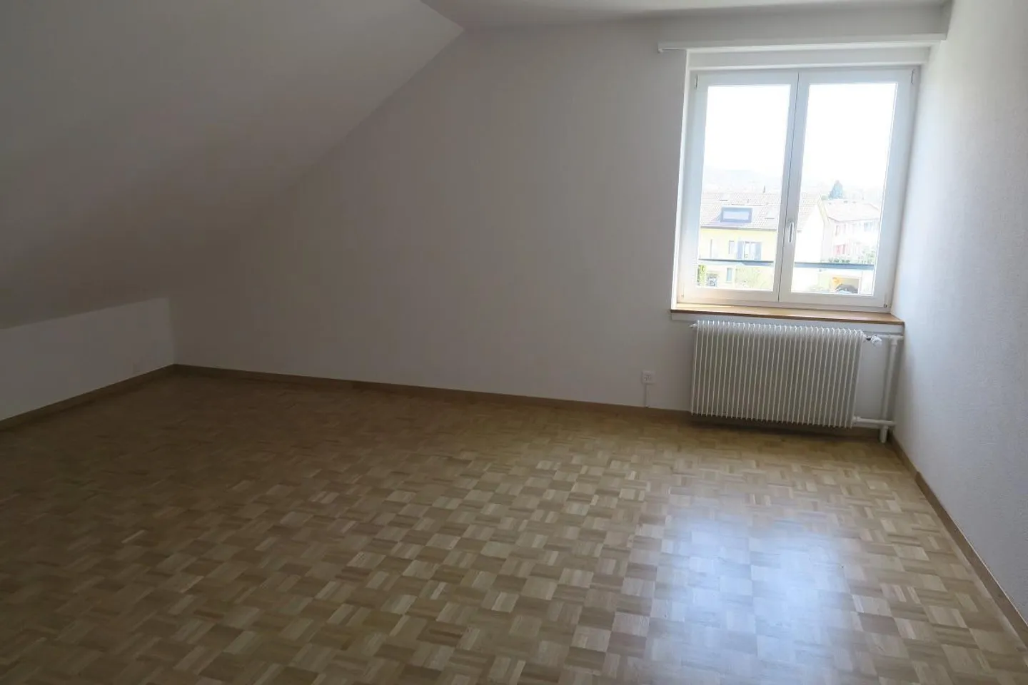 Appartamento mansardato affascinante con vista - Foto 7 di 10