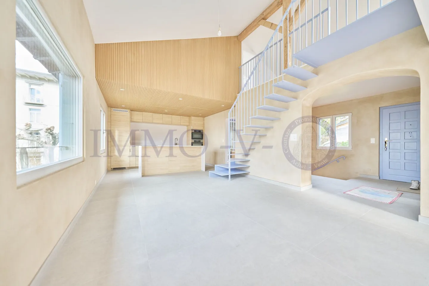 LUXURIOUSLY RENOVATED WITH LARGE GARDEN AND LAKE VIEW - 5P + STUDIO - Photo 3 of 20