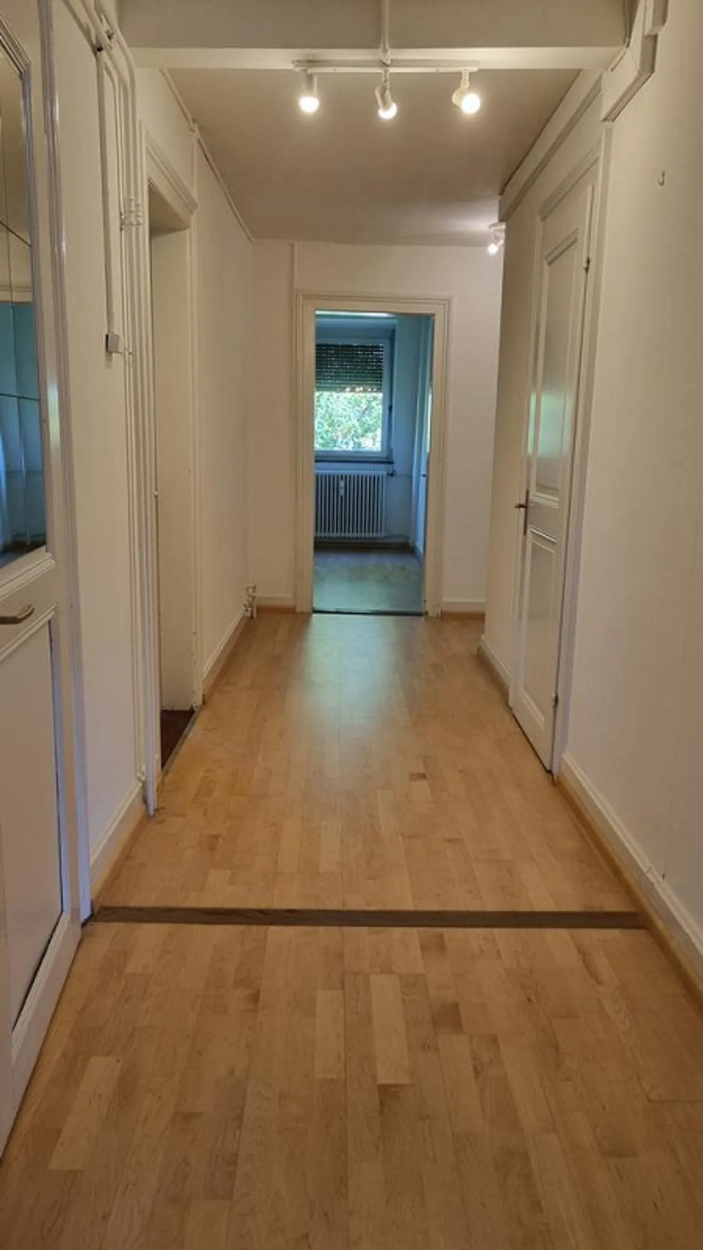 Bright apartment with rooftop terrace for subletting until 31.10.2027 - Photo 3 of 12