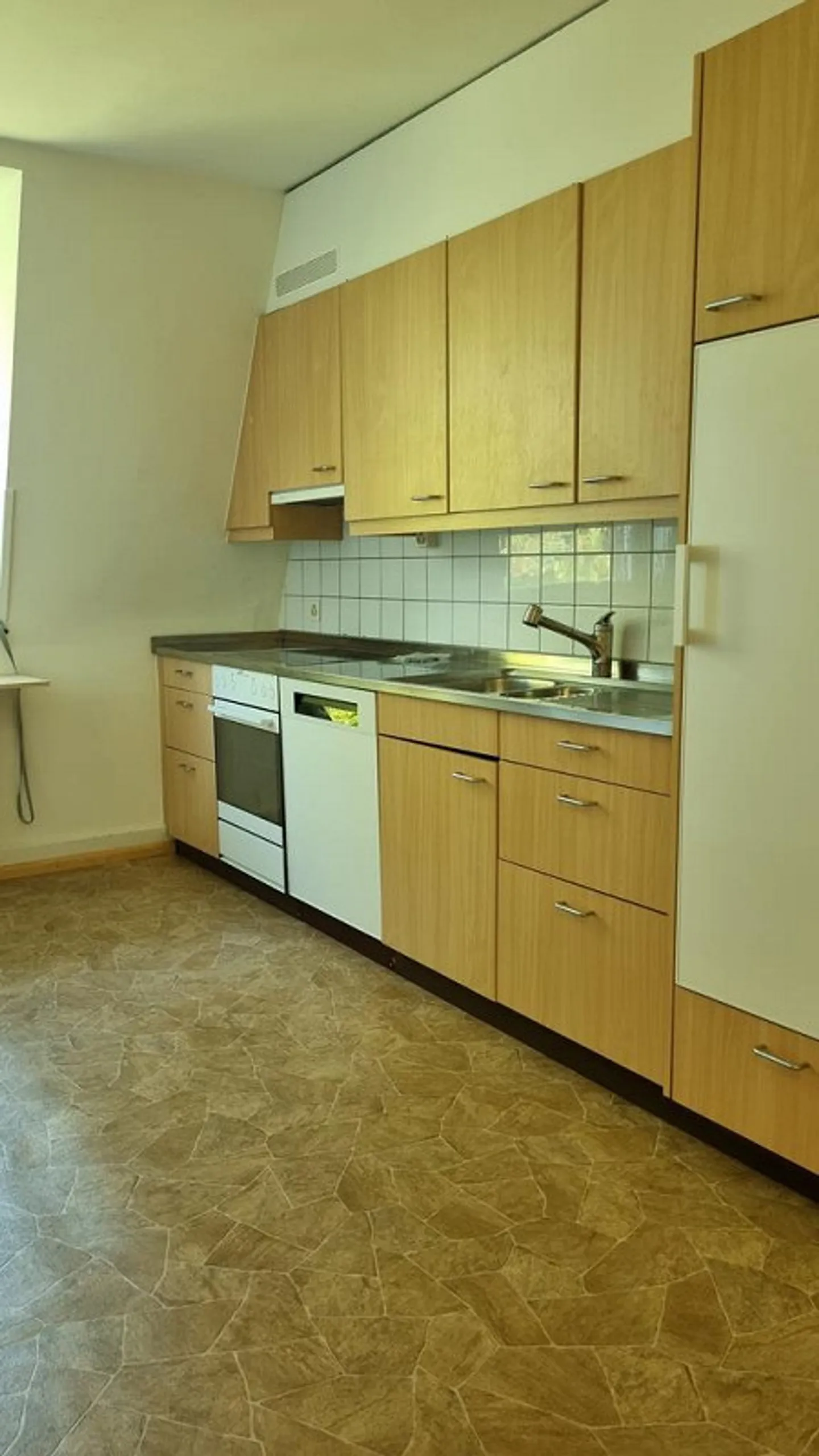 Bright apartment with rooftop terrace for subletting until 31.10.2027 - Photo 5 of 12