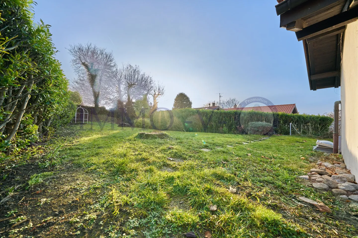 LUXURIOUSLY RENOVATED WITH LARGE GARDEN AND LAKE VIEW - 5P + STUDIO - Photo 6 of 20