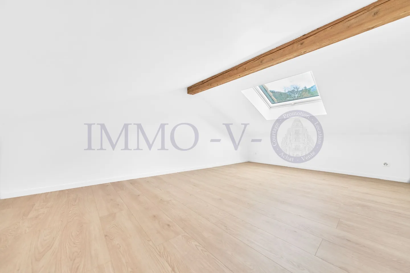 LUXURIOUSLY RENOVATED WITH LARGE GARDEN AND LAKE VIEW - 5P + STUDIO - Photo 15 of 20