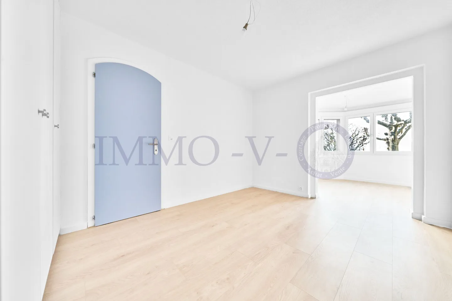 LUXURIOUSLY RENOVATED WITH LARGE GARDEN AND LAKE VIEW - 5P + STUDIO - Photo 16 of 20