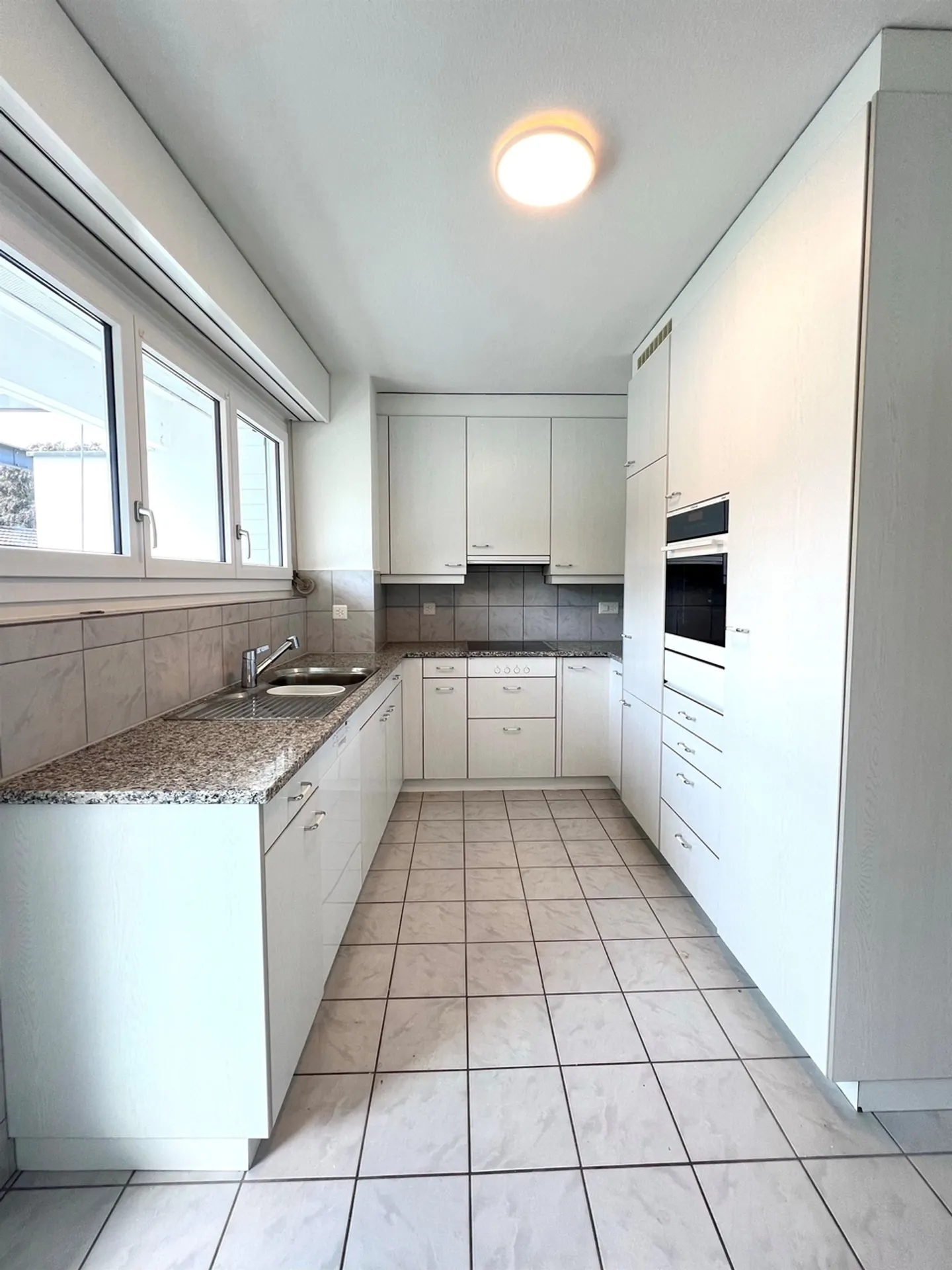 Living with Style - Spacious Penthouse Apartment in the Geissmatt Quarter - Photo 2 of 8